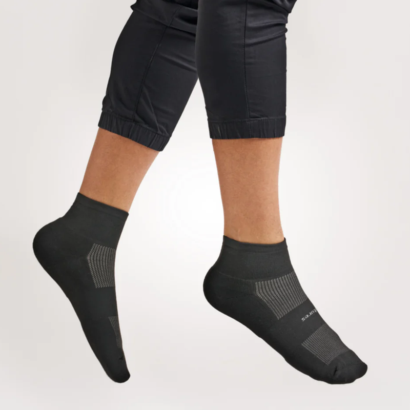 HP Cushion Quarter - Black, Feetures HP Light Quarter on feet