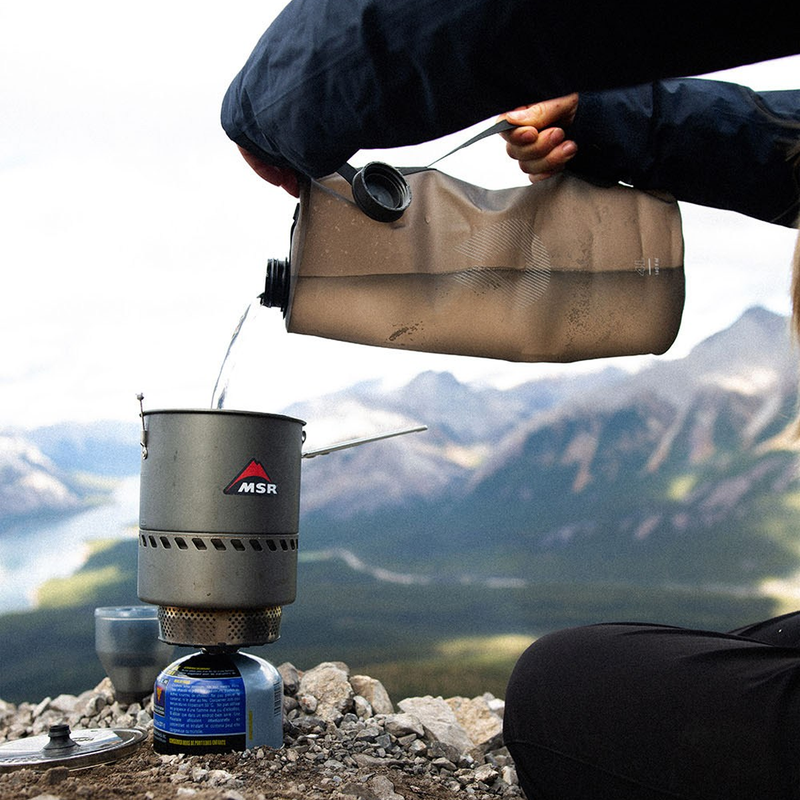 Seeker 3L, Hydrapak Seeker 3L on mountain