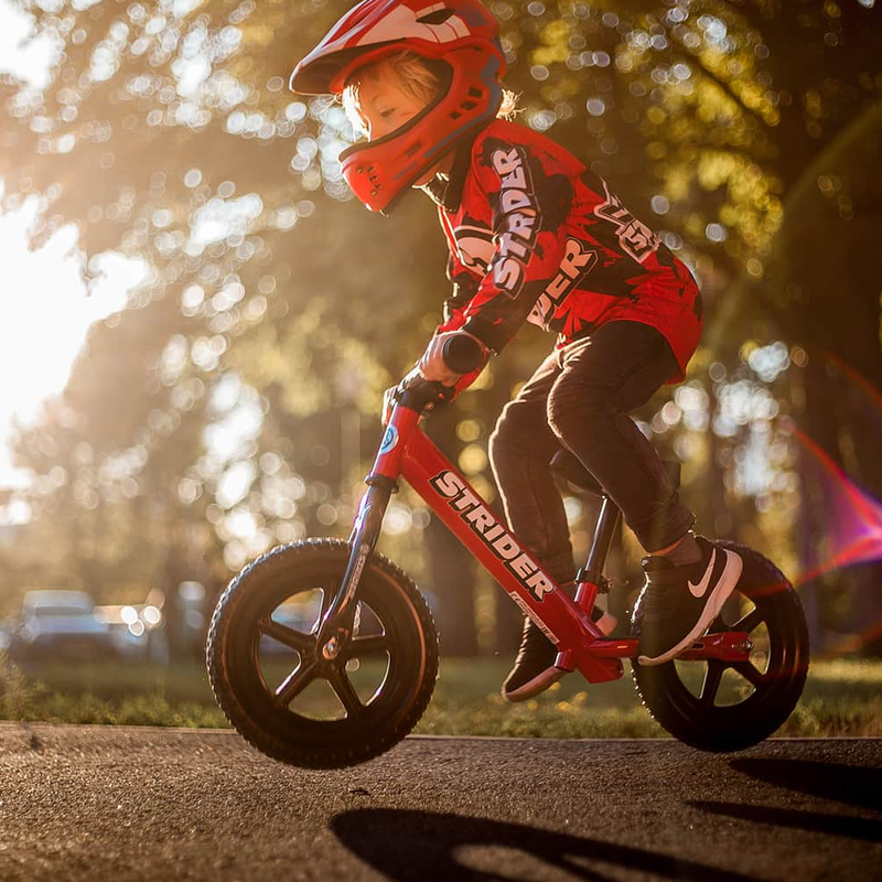 STRIDER ST-R レッド Strider Bikes launches the ST-R // The full-carbon balance bike