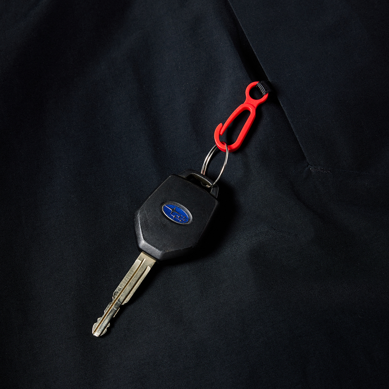 Men's Gore-Tex GT Pant, 686 Women's Smarty 3-in-1 Spellbound Jacket in BLTX-Black Textue key clip