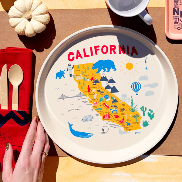 California Round Tray, Maptote California Round Tray on table