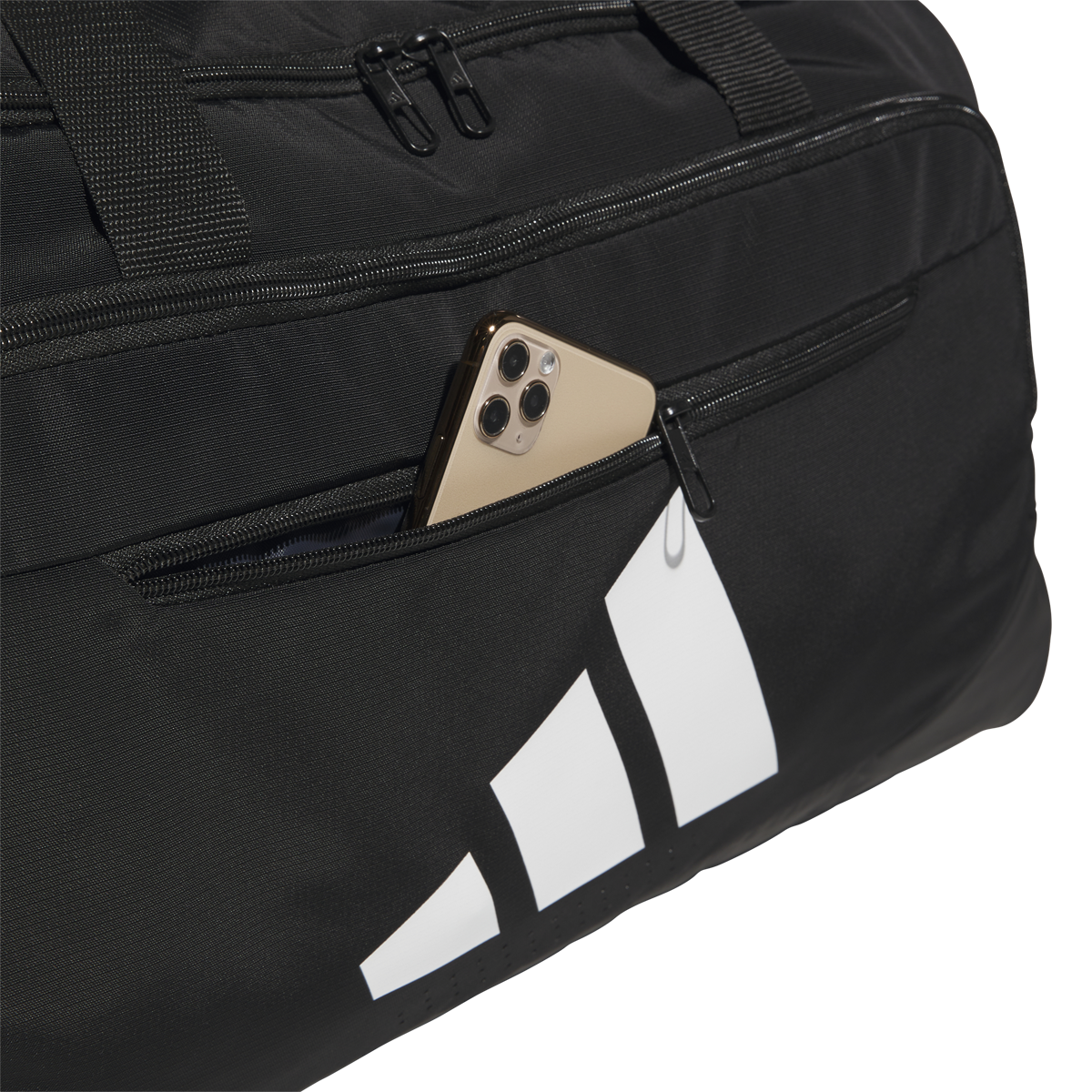 Defender 5 Medium Duffel alternate view