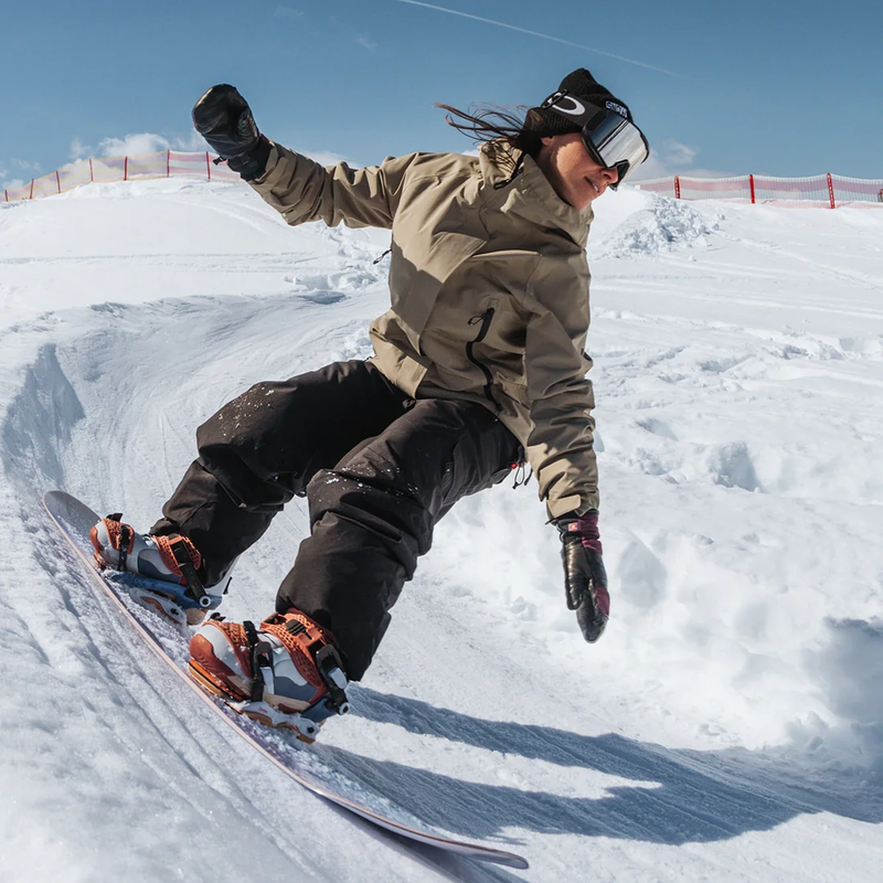 Women's Feelbetter, Bataleon Women's Feelbetter with rider