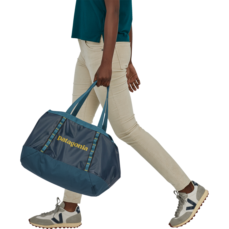 Black Hole Tote 25L, Patagonia Black Hole Tote 25L in hand