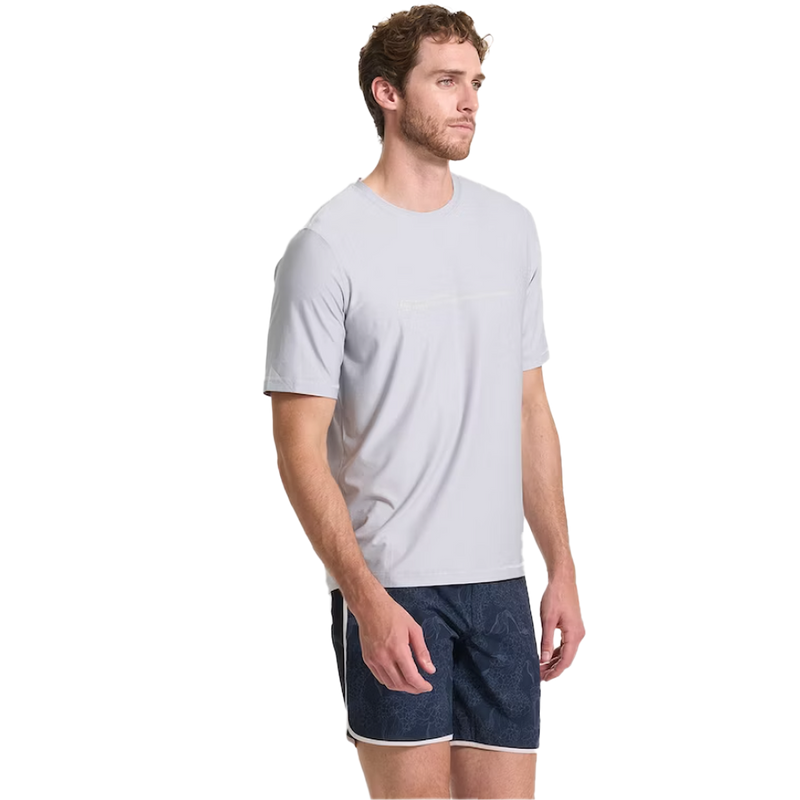 Men's Uluwatu 23 Water Tee, Vuori Men's Uluwatu 23 Water Tee HPT-Platinum Heather on model front right