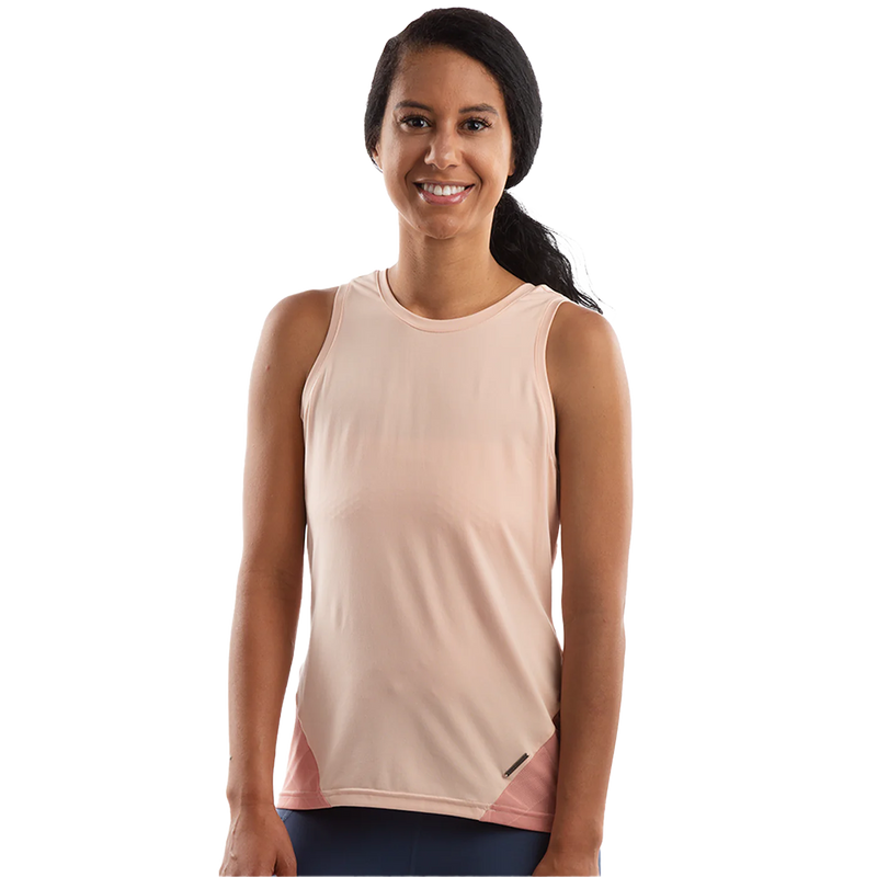 Women's Wander Tank, Pearl Izumi Women's Wander Tank 6UJ-Blush/Rosette on model front