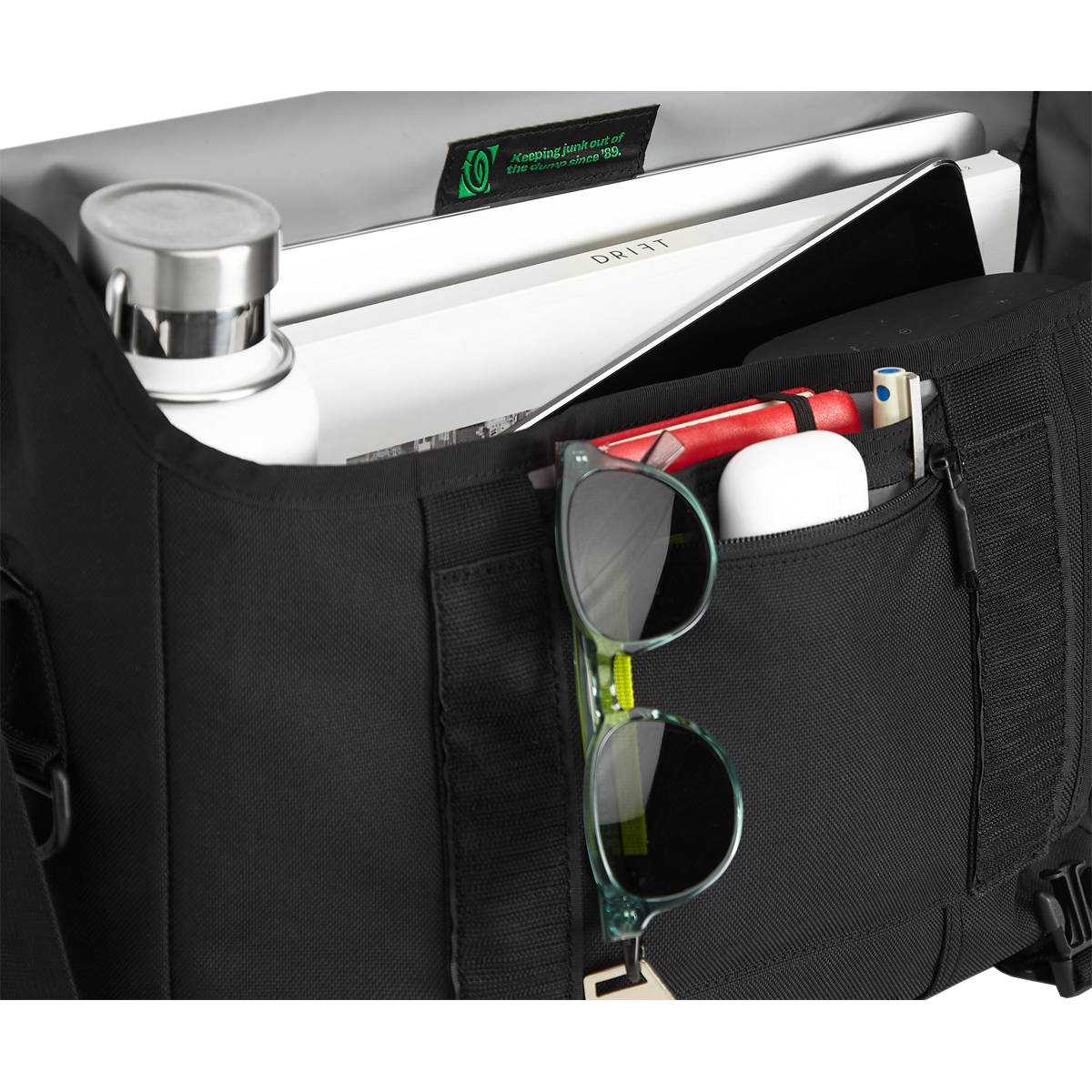TIMBUK2 Black Shoulder Bike Messenger Bag w/ Padded Laptop Pocket Size Med  USED